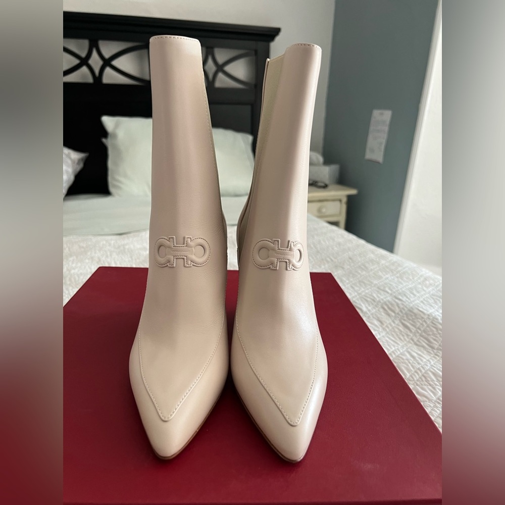 Salvatore Ferragamo Marineo off White